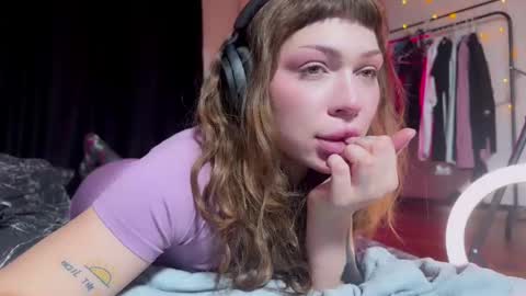 Snapshot of lovelorn_ chatting on 12-07-24, 03:52 Elsa online show from 12-07-24, 03:52