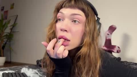 Snapshot of lovelorn_ chatting on 01-09-25, 08:55 Elsa online show from 01-09-25, 08:55