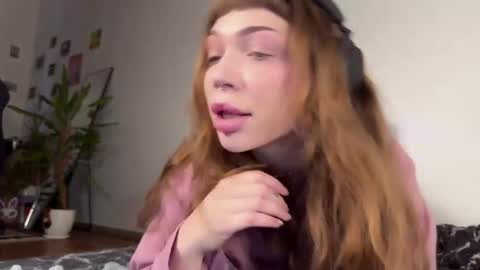 Snapshot of lovelorn_ chatting on 01-10-25, 07:14 Elsa online show from 01-10-25, 07:14