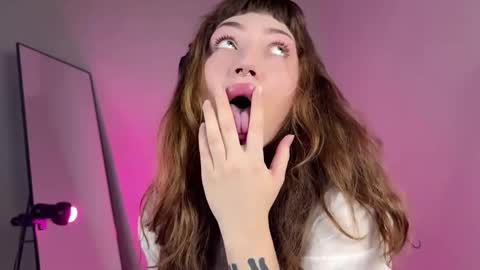 Snapshot of lovelorn_ chatting on 02-28-25, 02:53 Elsa online show from 02-28-25, 02:53