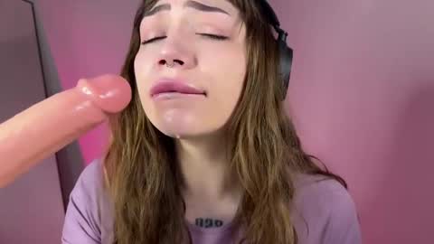 Snapshot of lovelorn_ chatting on 03-09-25, 04:27 Elsa online show from 03-09-25, 04:27