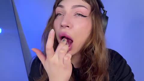 Snapshot of lovelorn_ chatting on 03-10-25, 03:45 Elsa online show from 03-10-25, 03:45