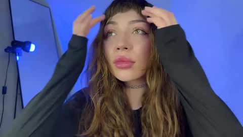 Snapshot of lovelorn_ chatting on 03-11-25, 04:43 Elsa online show from 03-11-25, 04:43