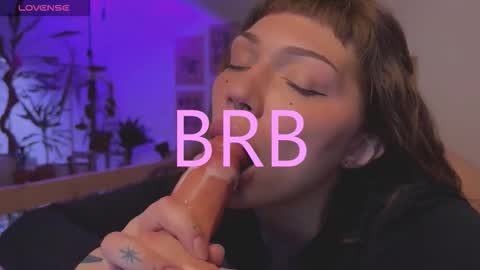 Snapshot of lovelorn_ chatting on 11-01-25, 06:04 Elsa online show from 11-01-25, 06:04