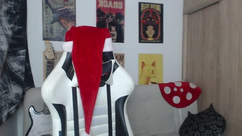 Cassie online show from 12-31-24, 05:11