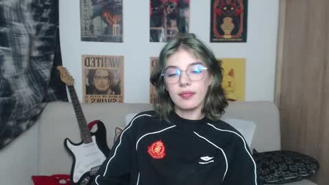 Cassie online show from 02-08-25, 01:22