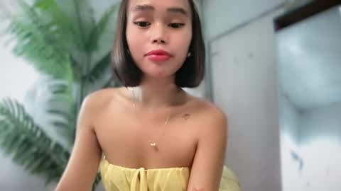 lovely_cittie18 online show from 05-17-26, 07:17