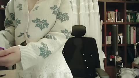 Snapshot of lovely_dana chatting on 01-18-25, 07:58 DANA KIM online show from 01-18-25, 07:58