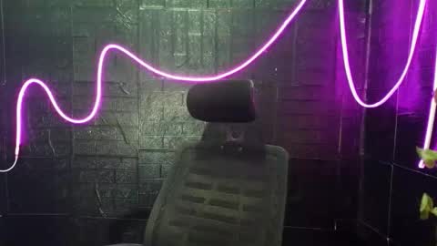 lovely_krizzy online show from 04-25-26, 01:41