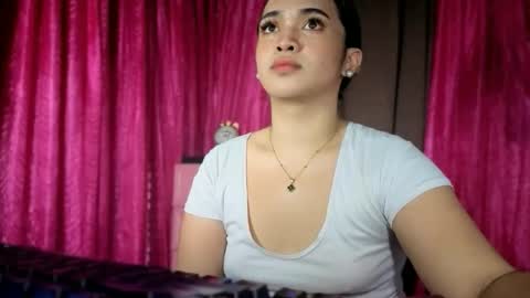 Snapshot of lovely_kurtny04 chatting on 12-14-25, 09:47 LOVE online show from 12-14-25, 09:47