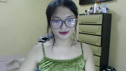 Lovely Laura online show from 12-10-24, 03:20