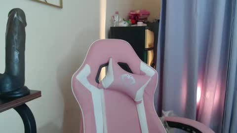 Lovely Laura online show from 10-18-25, 01:41