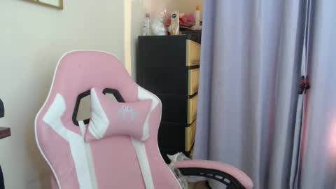 Lovely Laura online show from 10-20-25, 03:18