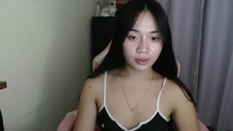 Snapshot of lovely_leah23 chatting on 10-21-25, 09:48 lovely_leah23 online show from 10-21-25, 09:48