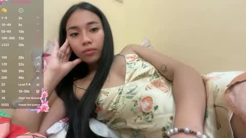 lovely_leah23 online show from 04-26-26, 09:40