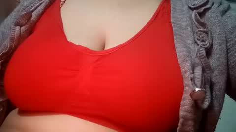 Snapshot of lovely_sweet_girl chatting on 01-13-25, 05:01 katrina follow me guys online show from 01-13-25, 05:01