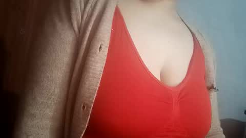 Snapshot of lovely_sweet_girl chatting on 02-10-25, 01:24 katrina follow me guys online show from 02-10-25, 01:24