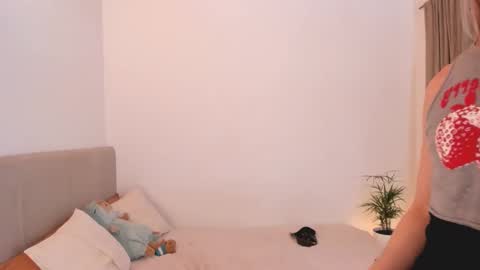 Alison and Kylian online show from 02-23-25, 09:48