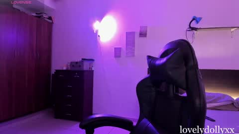 lovely   online show from 04-18-26, 07:07