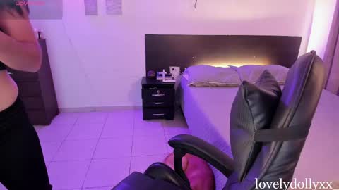 Snapshot of lovelydollyxx_ chatting on 05-14-26, 12:45 lovely online show from 05-14-26, 12:45