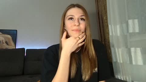 Snapshot of lovelykatea chatting on 02-08-25, 01:44 Kate only online show from 02-08-25, 01:44