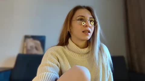 Snapshot of lovelykatea chatting on 03-08-25, 12:20 Kate only online show from 03-08-25, 12:20