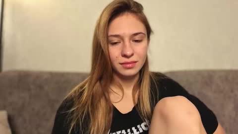 Snapshot of lovelykatea chatting on 10-31-25, 12:17 Kate only online show from 10-31-25, 12:17