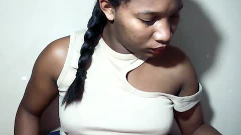 lovelylarra online show from 07-26-26, 07:32