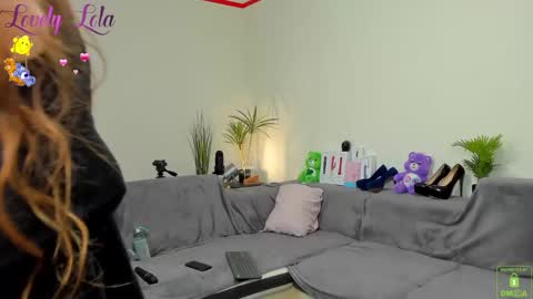 Snapshot of lovelylola_fr chatting on 03-03-25, 08:43 Lola online show from 03-03-25, 08:43