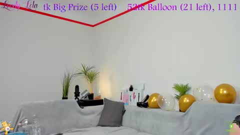 Snapshot of lovelylola_fr chatting on 10-10-25, 08:08 Lola online show from 10-10-25, 08:08