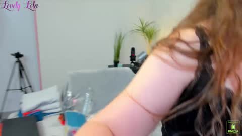 Snapshot of lovelylola_fr chatting on 10-12-25, 10:31 Lola online show from 10-12-25, 10:31