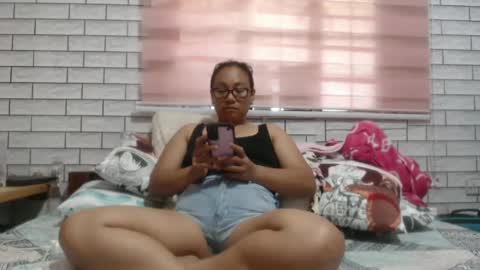 Snapshot of lovelyquey chatting on 01-06-25, 02:04 Angelquey online show from 01-06-25, 02:04