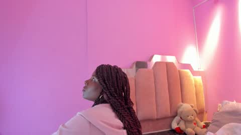 L O V E  online show from 11-30-25, 11:58