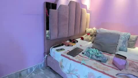 L O V E  online show from 01-08-26, 11:56