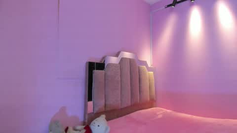 L O V E  online show from 02-04-26, 11:49