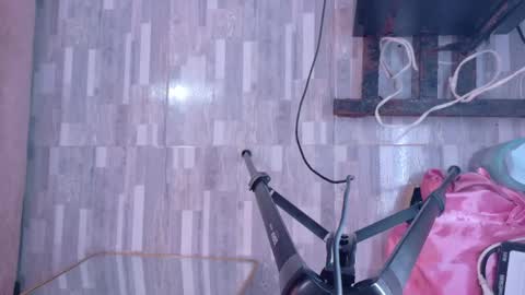 L O V E  online show from 04-23-26, 11:42