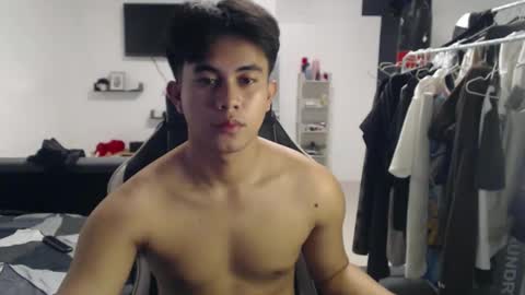 Snapshot of loverboyph04 chatting on 09-27-25, 05:29 loverboyph04 online show from 09-27-25, 05:29