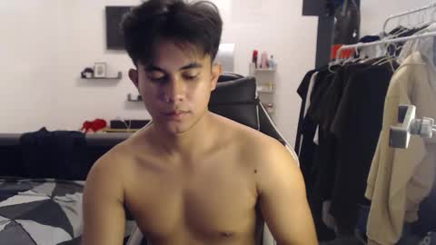 Snapshot of loverboyph04 chatting on 09-30-25, 02:11 loverboyph04 online show from 09-30-25, 02:11