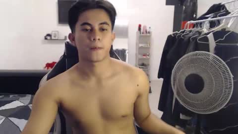 Snapshot of loverboyph04 chatting on 10-02-25, 05:47 loverboyph04 online show from 10-02-25, 05:47