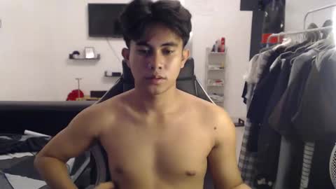 Snapshot of loverboyph04 chatting on 10-09-25, 04:27 loverboyph04 online show from 10-09-25, 04:27