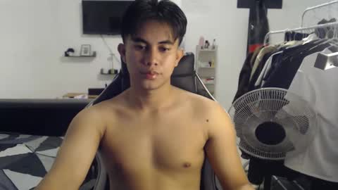 Snapshot of loverboyph04 chatting on 10-14-25, 05:41 loverboyph04 online show from 10-14-25, 05:41