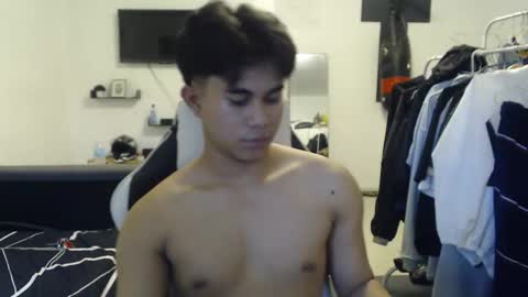 Snapshot of loverboyph04 chatting on 11-14-25, 05:50 loverboyph04 online show from 11-14-25, 05:50