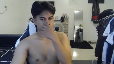 Snapshot of loverboyph04 chatting on 11-21-25, 04:00 loverboyph04 online show from 11-21-25, 04:00