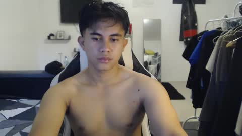 Snapshot of loverboyph04 chatting on 11-28-25, 07:00 loverboyph04 online show from 11-28-25, 07:00