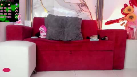 Snapshot of loverlauren1 chatting on 03-08-26, 02:37 Lauren independent model love you online show from 03-08-26, 02:37