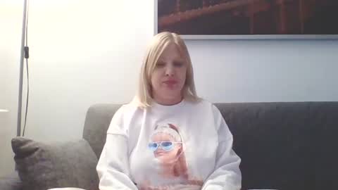 Marlyn online show from 12-16-24, 04:38