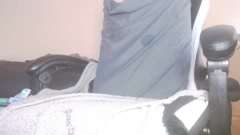 lovetobeused online show from 11-30-25, 04:11