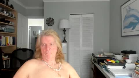 Snapshot of lovestylistwomen chatting on 01-21-25, 03:10 Michael online show from 01-21-25, 03:10