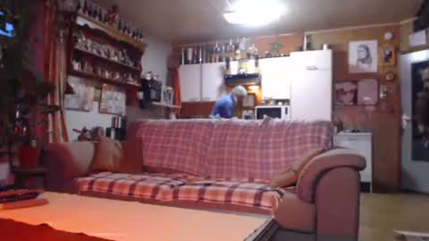 Snapshot of lovetobenaked10 chatting on 10-24-25, 04:58 aaron online show from 10-24-25, 04:58