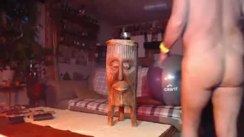 Snapshot of lovetobenaked10 chatting on 10-27-25, 05:06 aaron online show from 10-27-25, 05:06